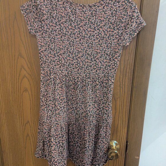 Old Navy Tiered Short Sleeve Dresses Floral Patterns (Lot of 2) Girls-Size Lg - Picture 2 of 6